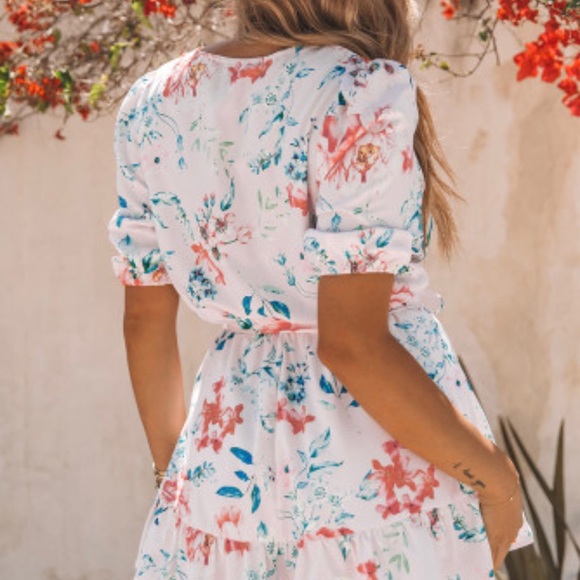 ‼️🌸Floral Print Puff Sleeves Romper 🌸‼️ - Picture 6 of 12